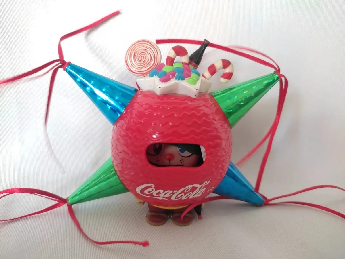 Imagen 5 de 5 de Piñatuca Y Su Disfraz Traviezucos Coca Cola