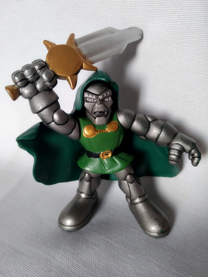Doctor Doom 4 Fantasticos Super Hero Squad Hasbro 01