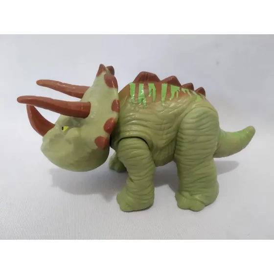Triceratops Dinosaurio Jurassic World Playskool Heroes